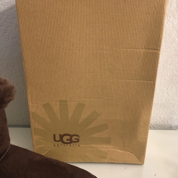 UGG BOOTS - Picture 3 of 3
